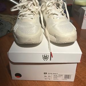 D.O.N issue 4 Basketball shoes Slightly worn - Cream-white color